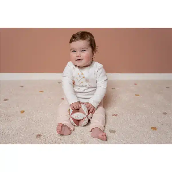 Pelota Montessori rosa flores y mariposas – Little Dutch - Imagen 3