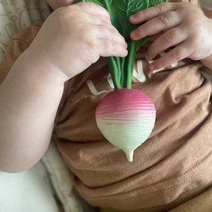 Ramona La Rábano Mordedor Bebé Oli & Carol